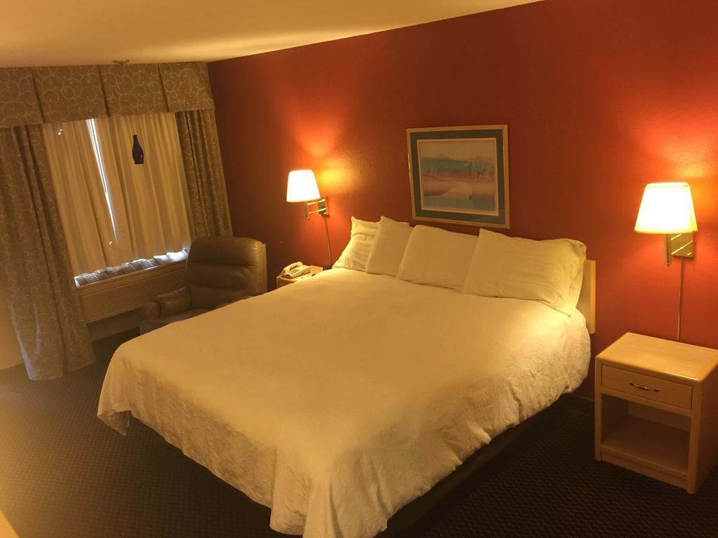 Americas Best Value Inn - Garden City Bagian luar foto