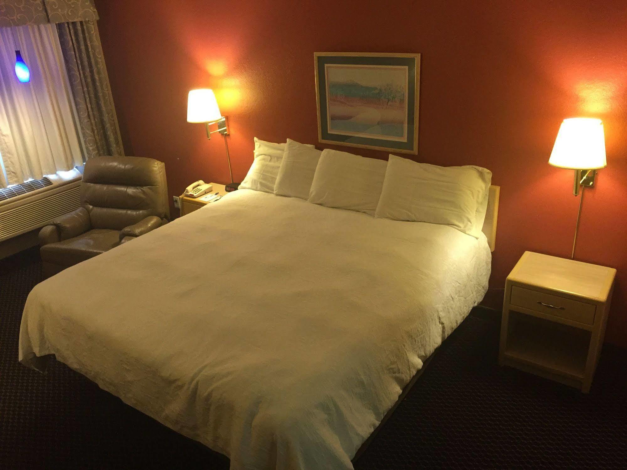 Americas Best Value Inn - Garden City Bagian luar foto