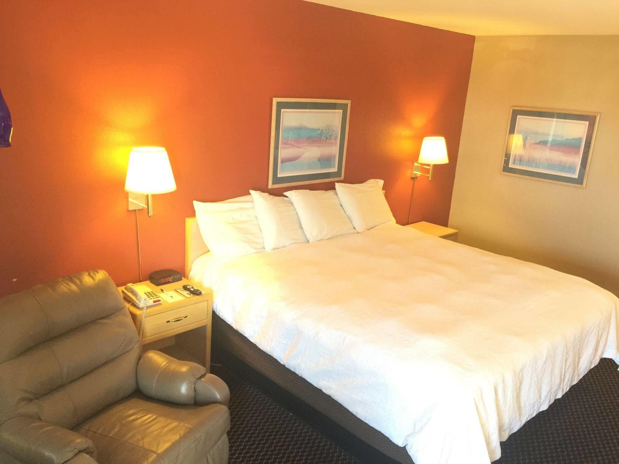 Americas Best Value Inn - Garden City Bagian luar foto