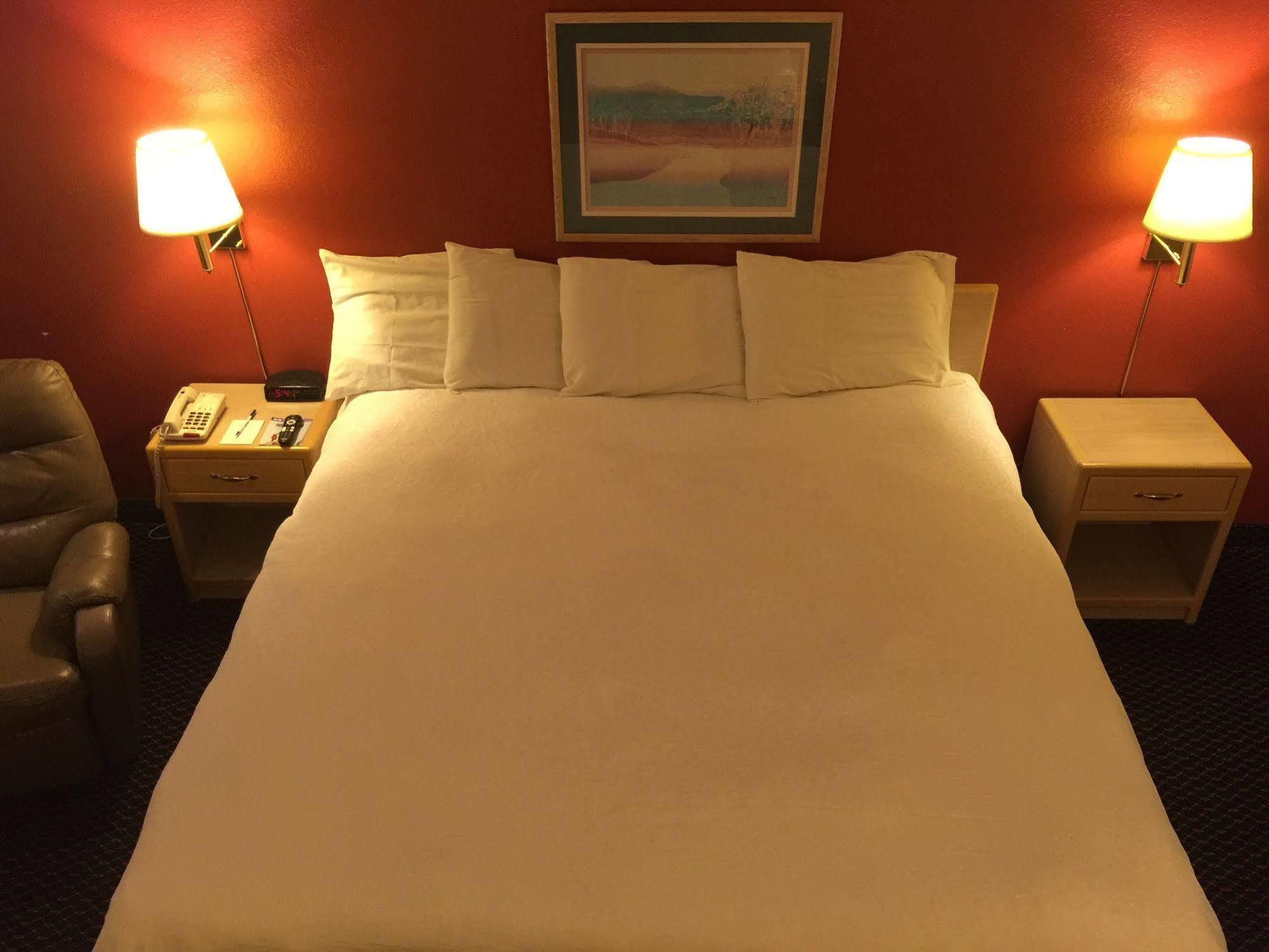 Americas Best Value Inn - Garden City Bagian luar foto