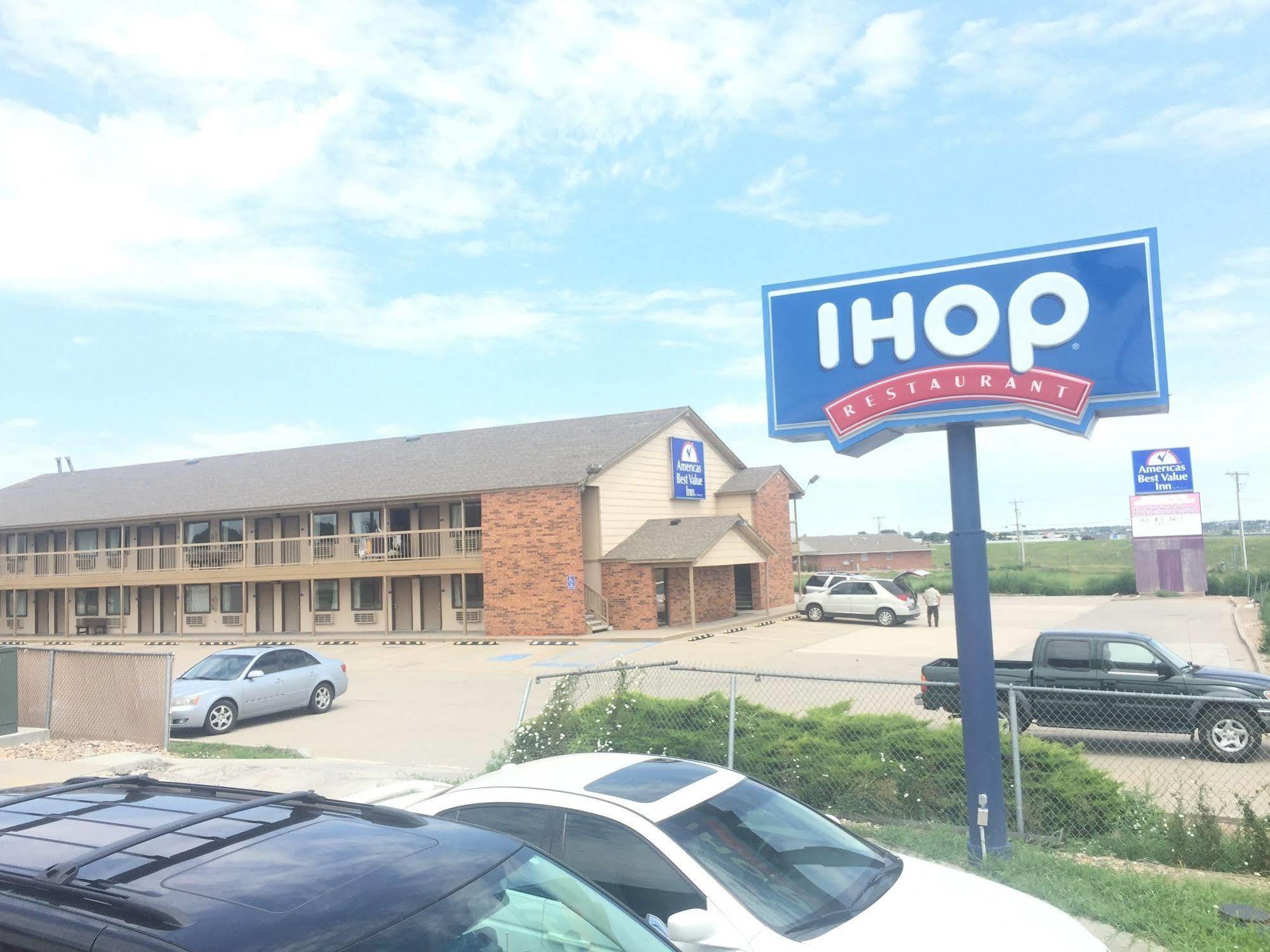 Americas Best Value Inn - Garden City Bagian luar foto